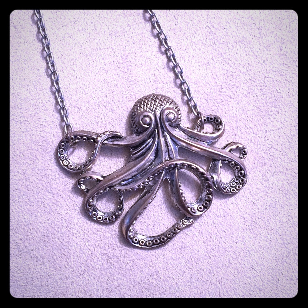 Hot topic octopus necklace